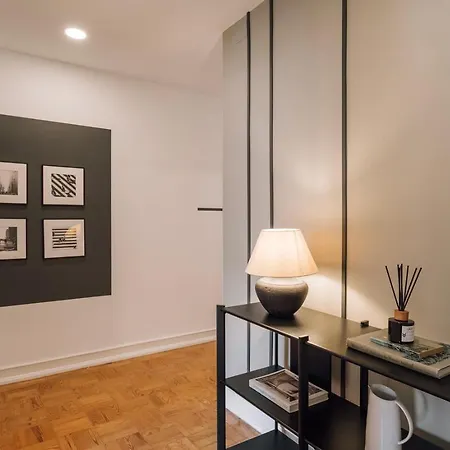 Апартаменты Barnett - 2 Bedrooms And Balcony In Campolide *
