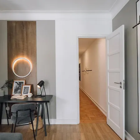 Апартаменты Barnett - 2 Bedrooms And Balcony In Campolide Лиссабон