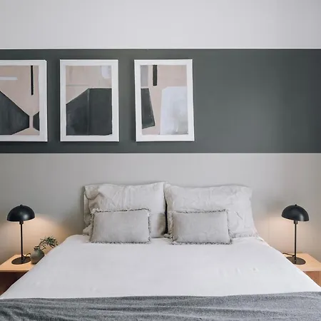 Barnett - 2 Bedrooms And Balcony In Campolide アパート リスボン