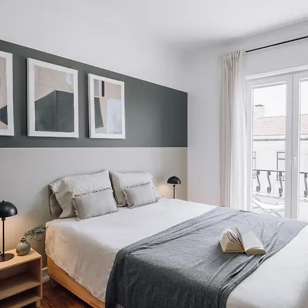 アパート Barnett - 2 Bedrooms And Balcony In Campolide