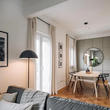 Barnett - 2 Bedrooms And Balcony In Campolide アパート *