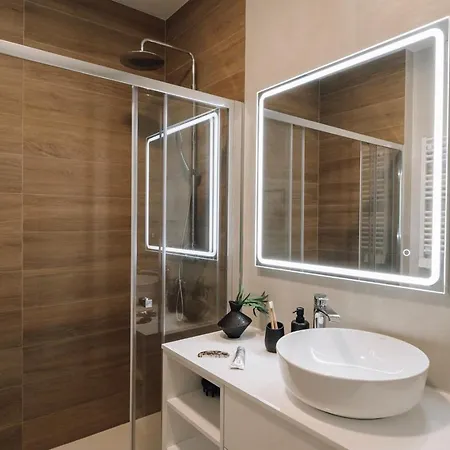 Barnett - 2 Bedrooms And Balcony In Campolide アパート