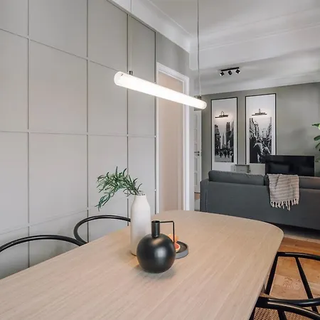Barnett - 2 Bedrooms And Balcony In Campolide * ליסבון