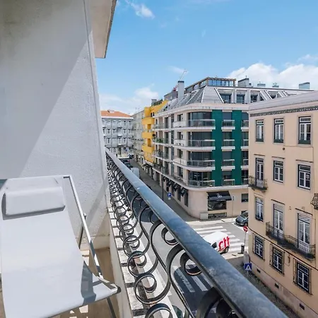 Barnett - 2 Bedrooms And Balcony In Campolide 아파트