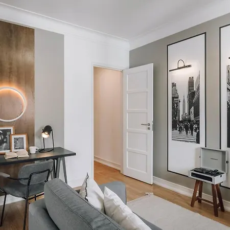 Barnett - 2 Bedrooms And Balcony In Campolide 아파트 리스본