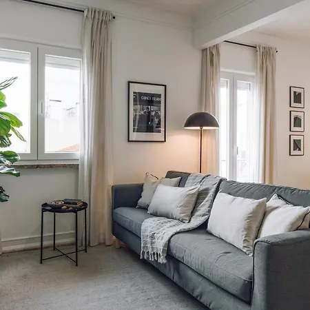 Barnett - 2 Bedrooms And Balcony In Campolide דירה